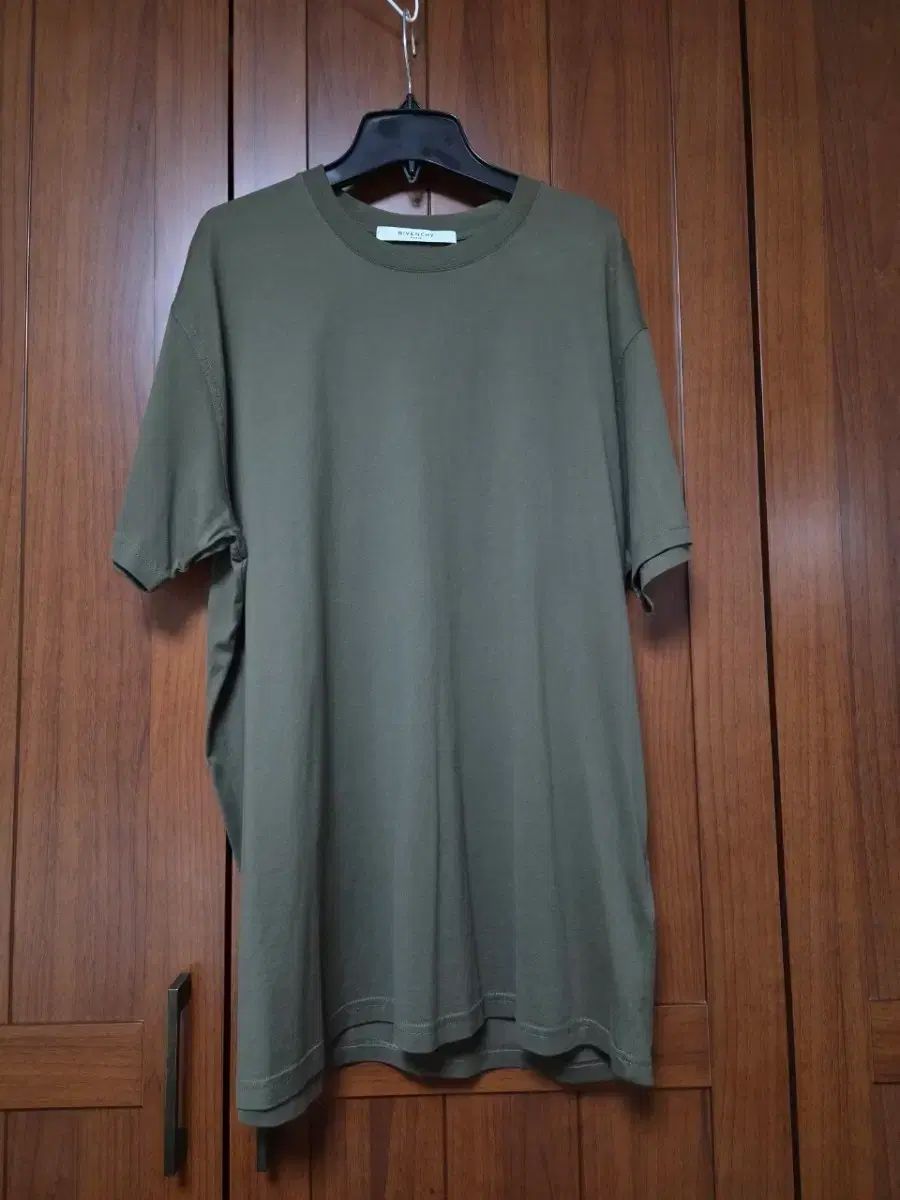 ジバンシィ カーキ 半袖Tシャツ