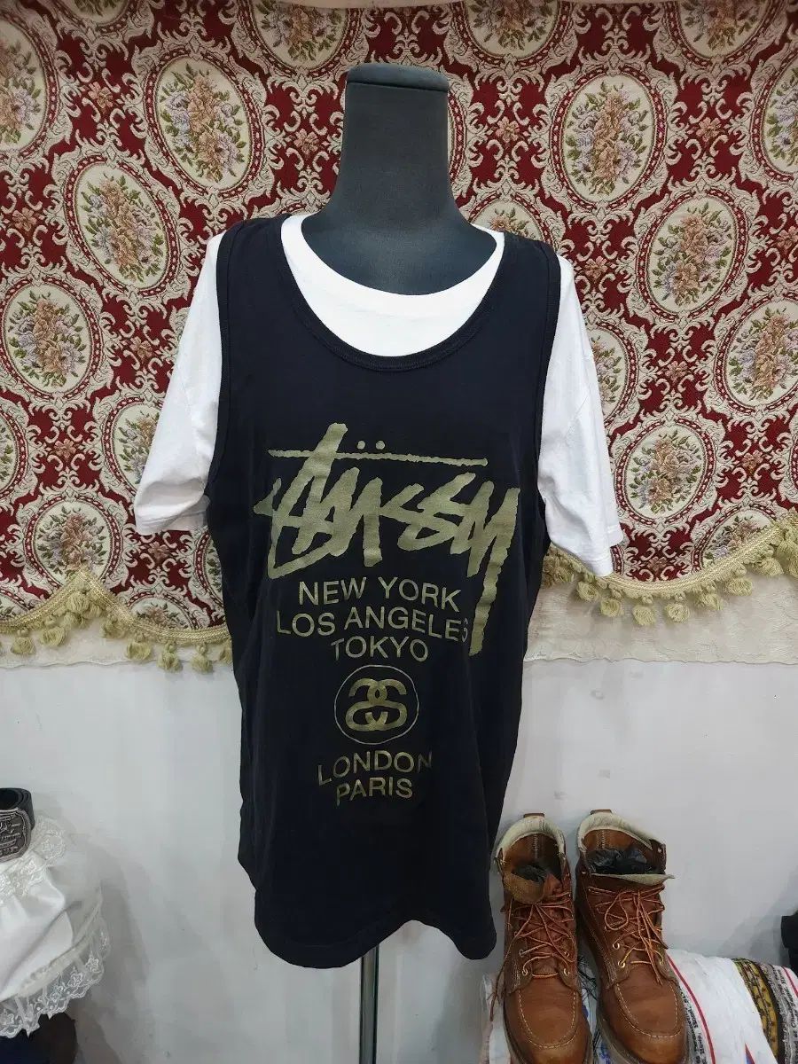STUSSY WORLD TOUR ゴールド タイダイ染め スリーブレス