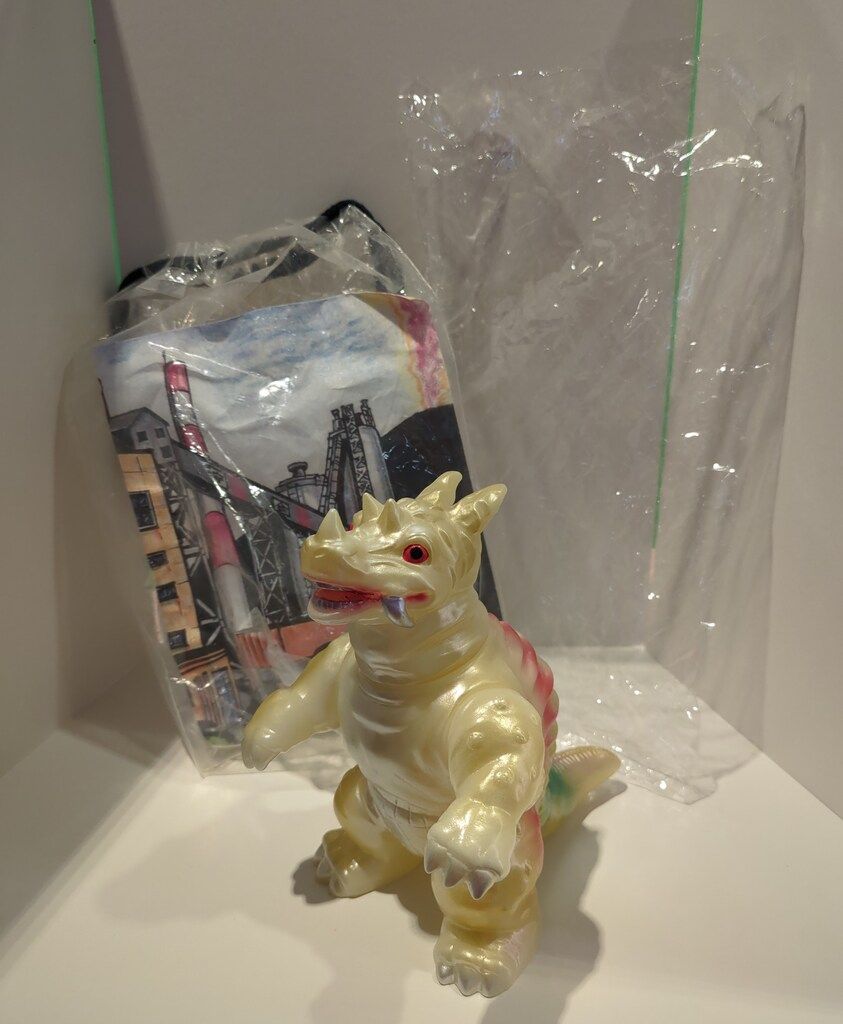 U.S.TOYS USTOYSの大怪獣シリーズ ウルトラQ パゴス 蓄光成型/パール塗装