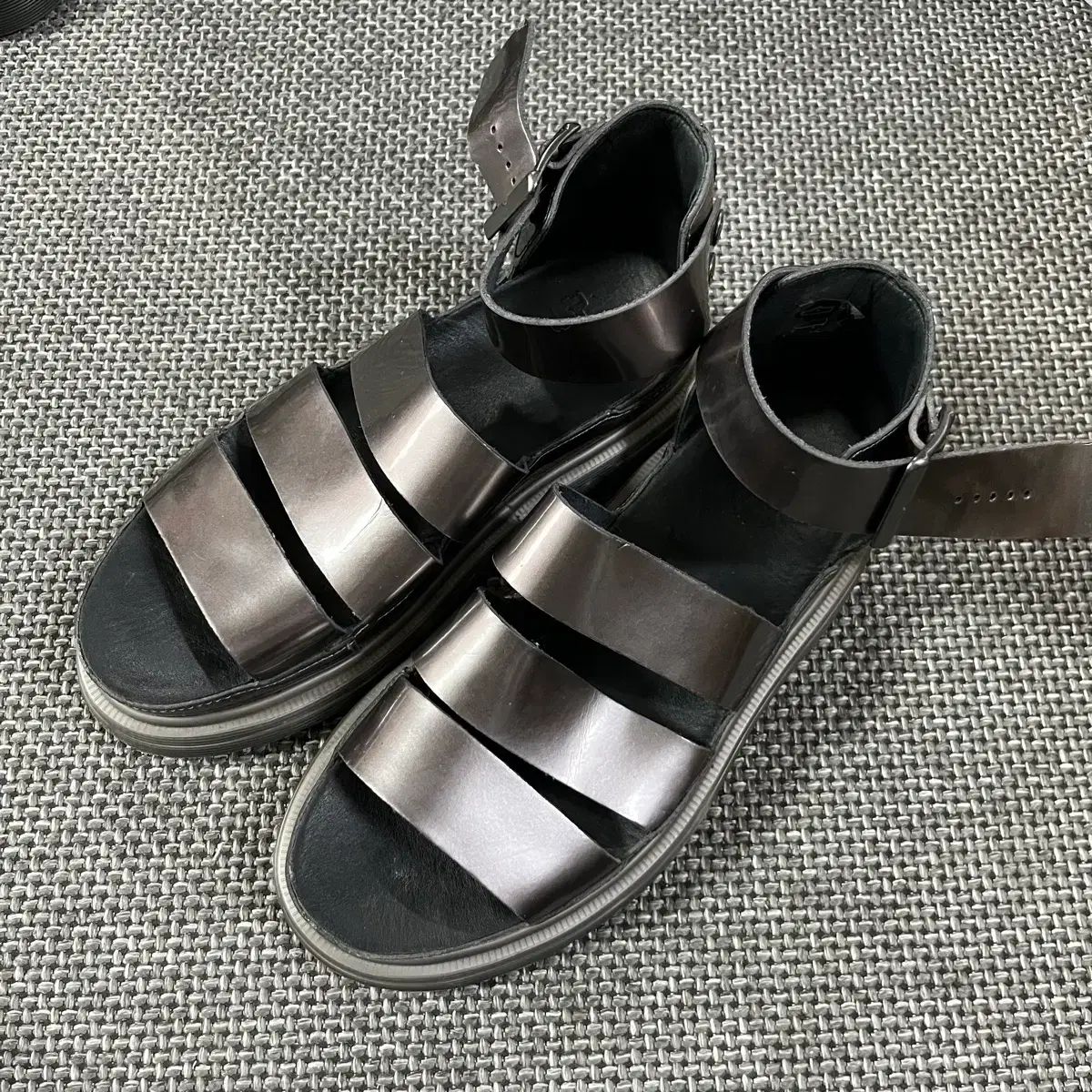 DR. MARTENS ドクターマーチン メタル ストラップ サンダル UK6 7,535円