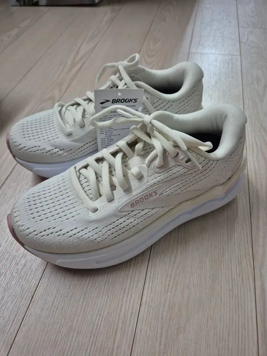 ブルックス スニーカー ランニングシューズ
