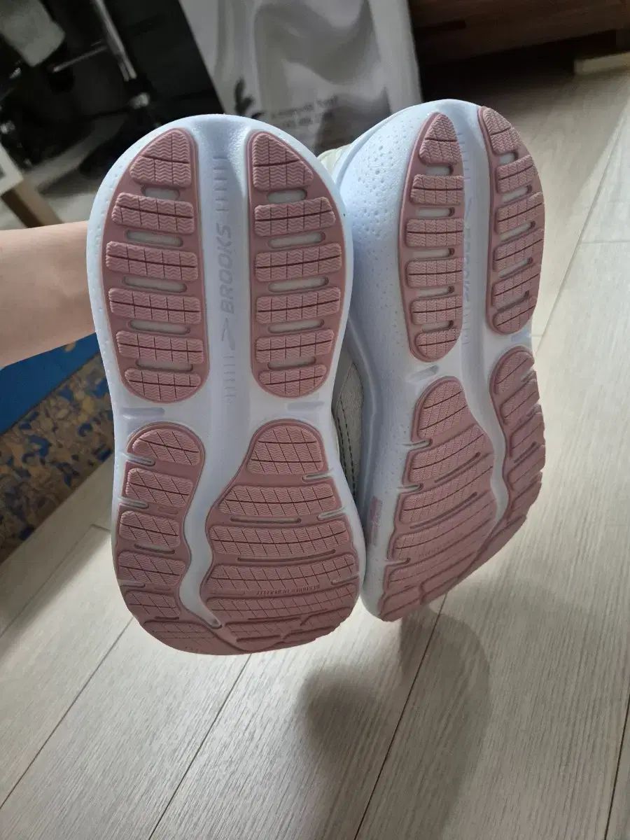 ブルックス スニーカー ランニングシューズ