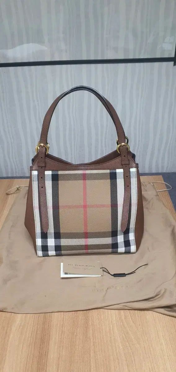 バーバリー ハウスチェック ショルダーバッグ/トートバッグ ほぼ新品 正規品（鑑定済）クロスバッグ