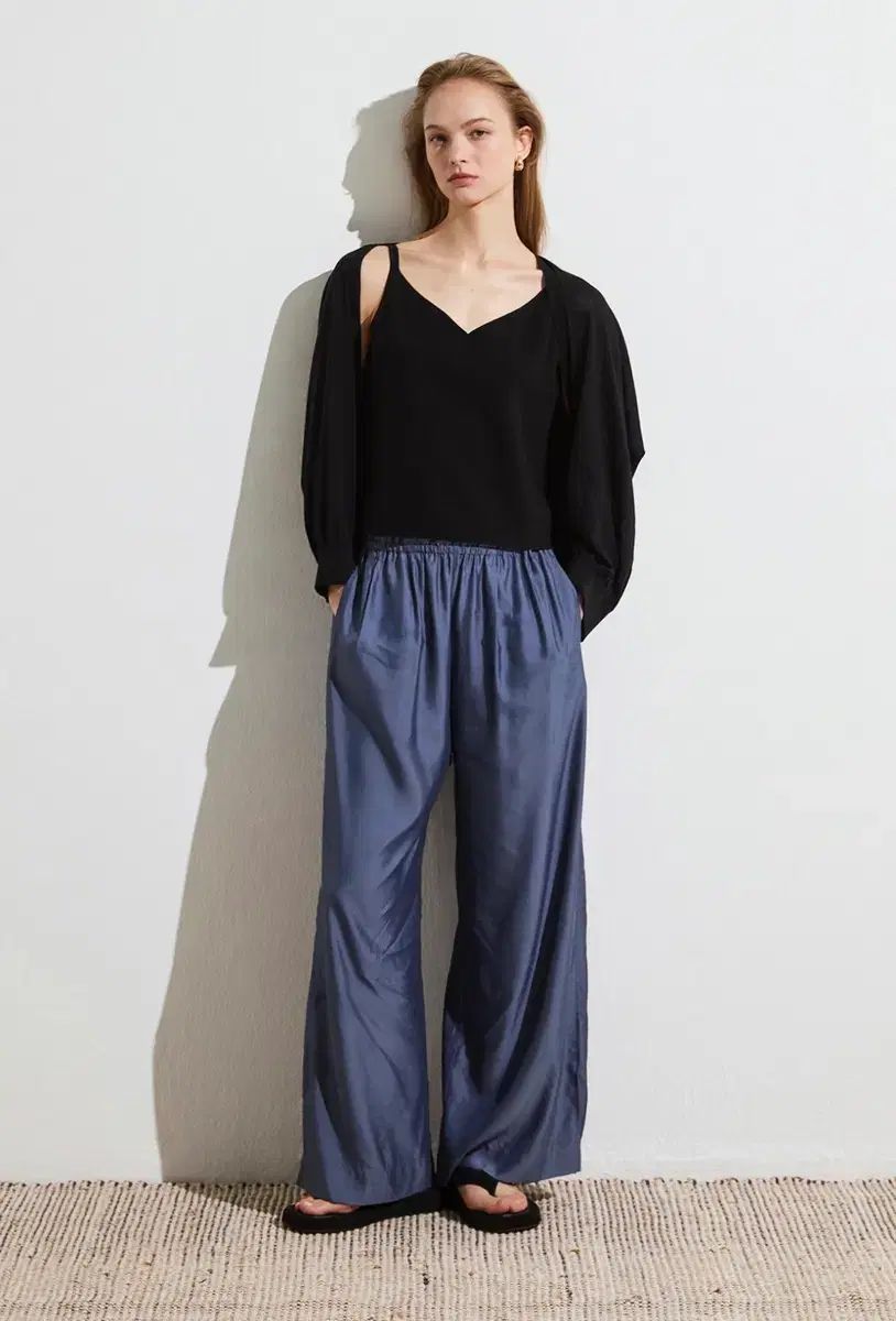 the CASHMERE カーディガン チャコールグレー