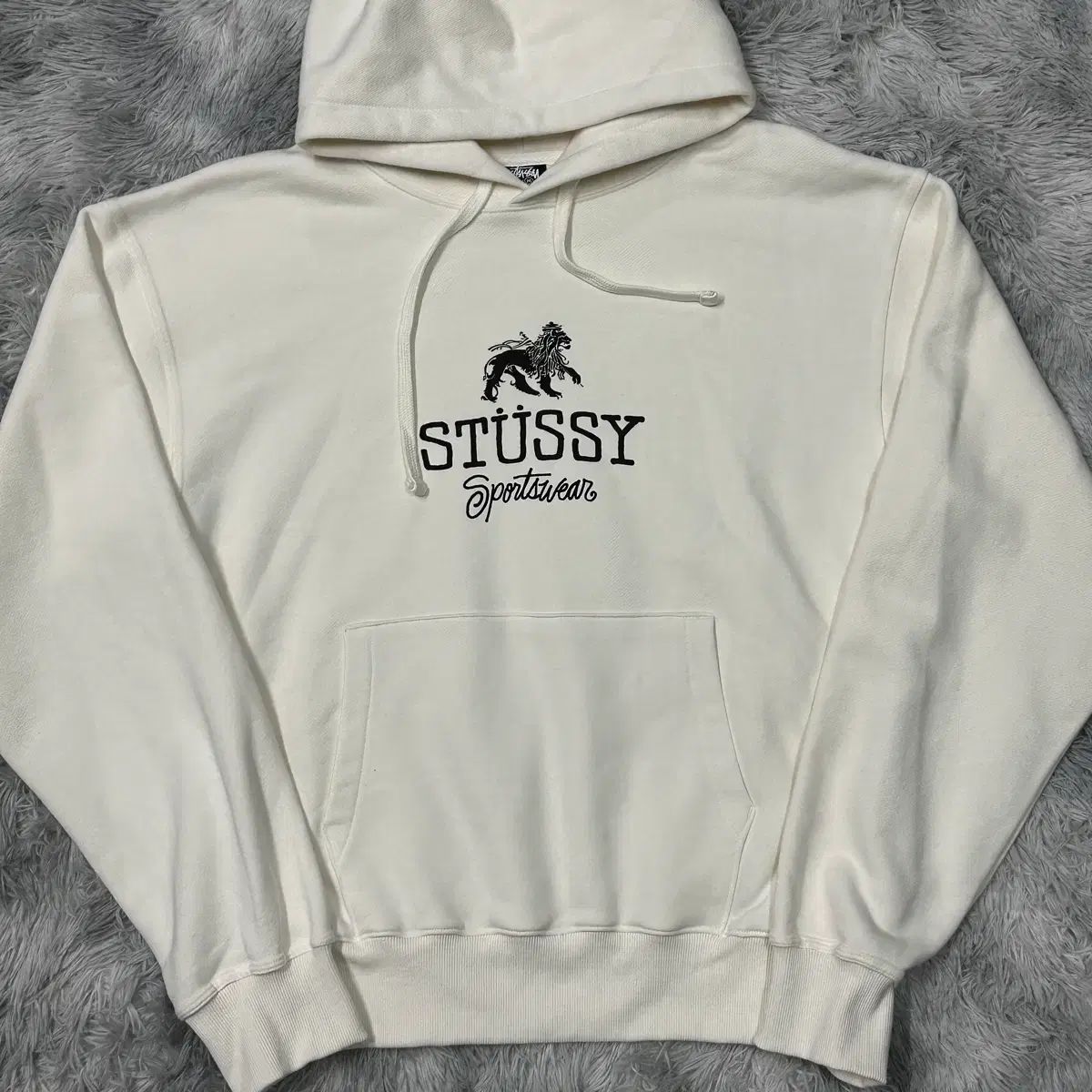 STUSSY 24fw ロゴ 白 WHO