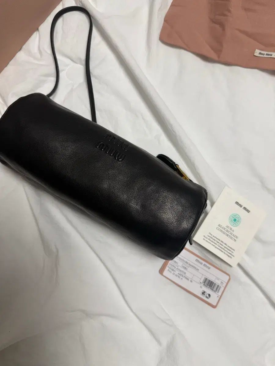 新品)ミュウミュウ ブラック ポーチバッグ