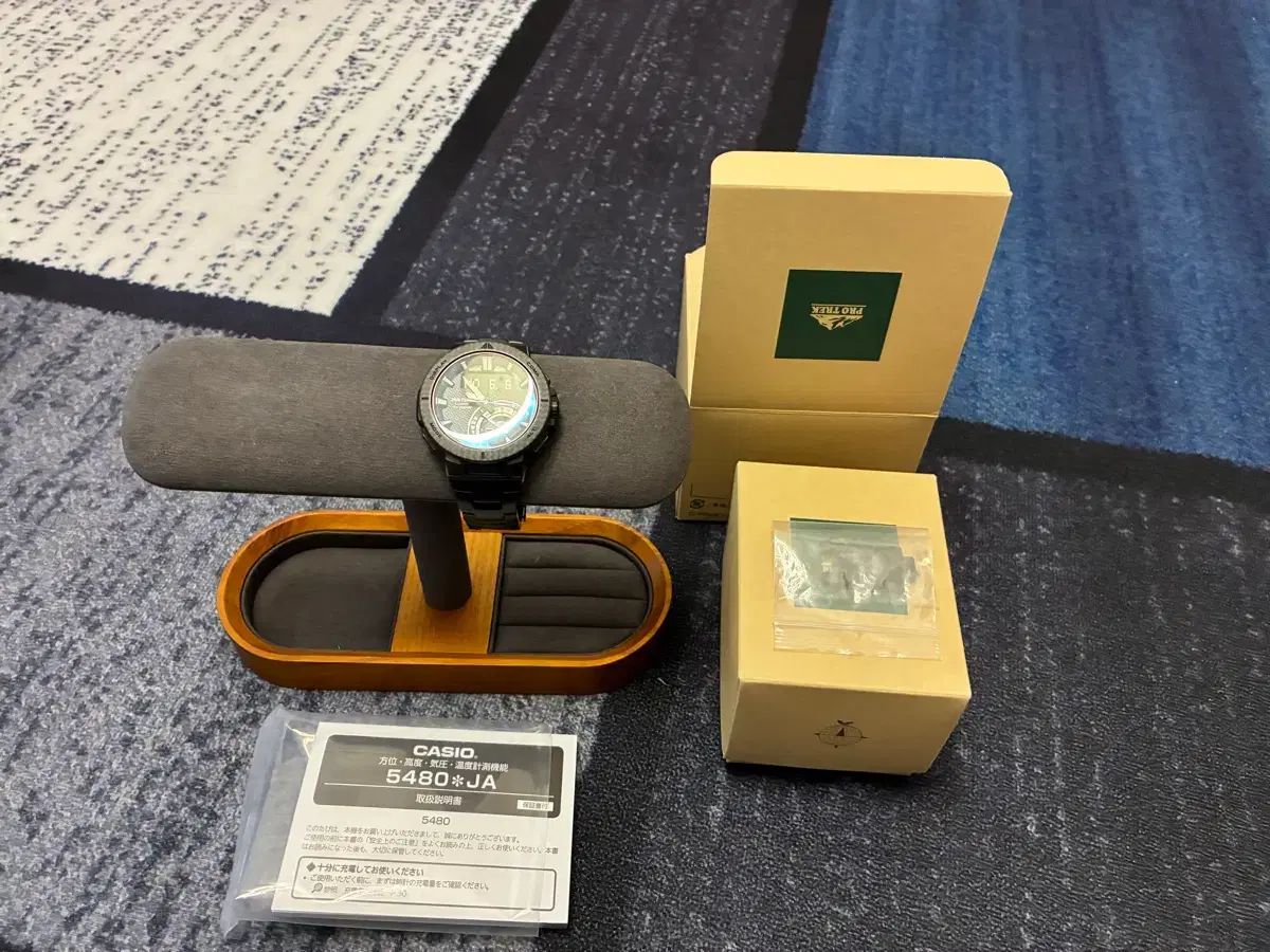 カシオ プロトレック カーボン
