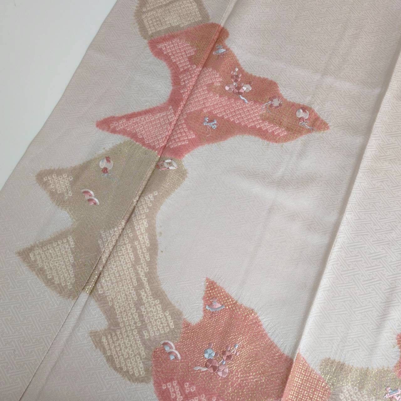 裄65 絞り 刺繍 付け下げ 正絹 雲取り 一つ紋 袷 着物 MK-290 - メルカリ