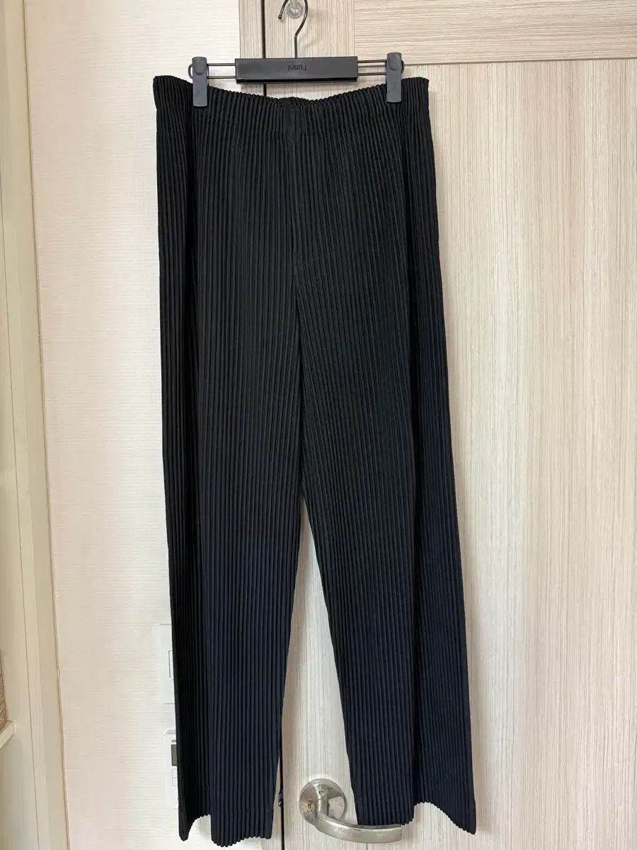 26SS オムプリッセ ストレート プリーツ パンツ ブラック