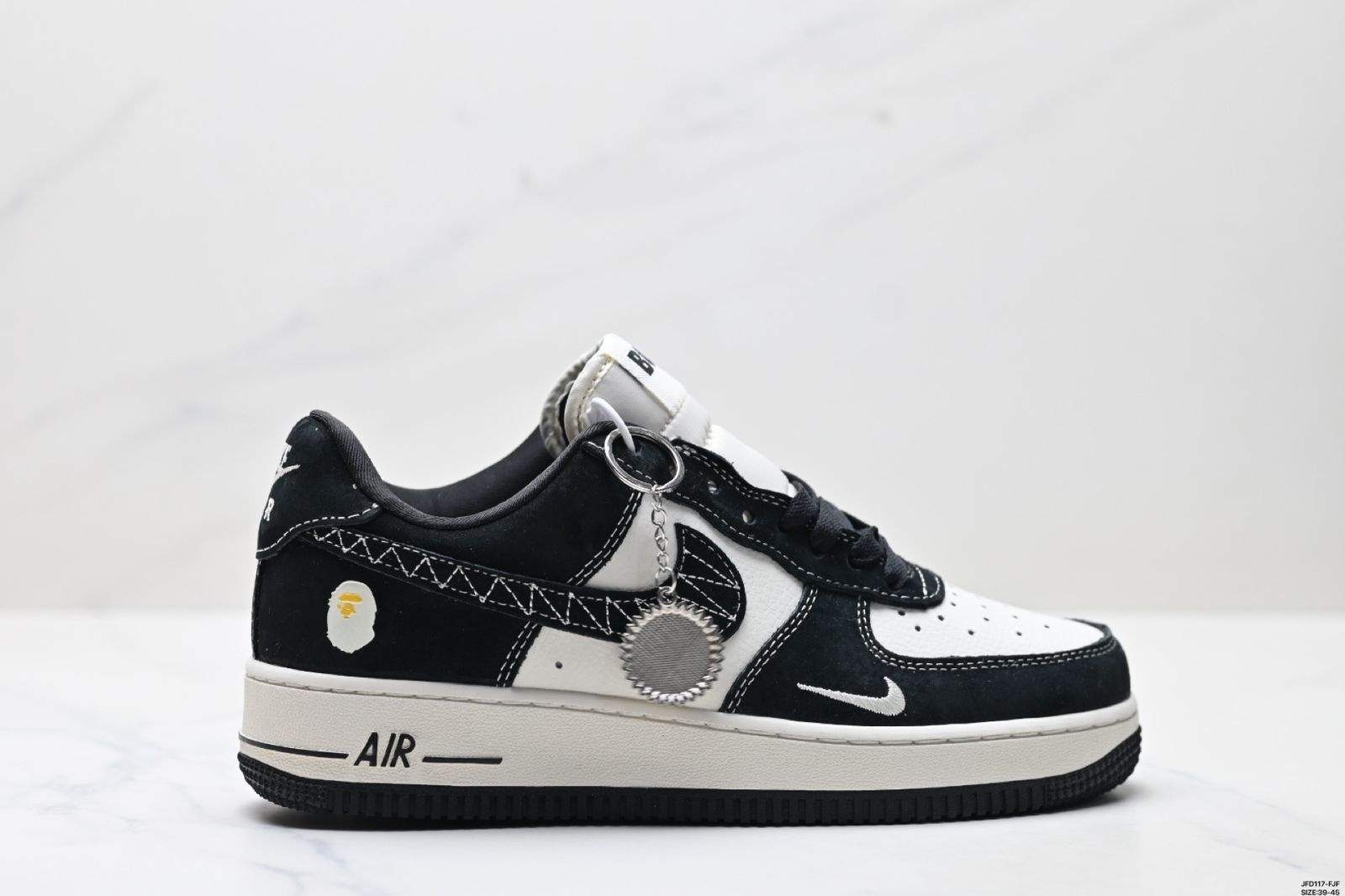 【今日特価】Nike Air Force 1‘07 ロートップ ユニバーサル レジャー & スポーツ用 スニーカー