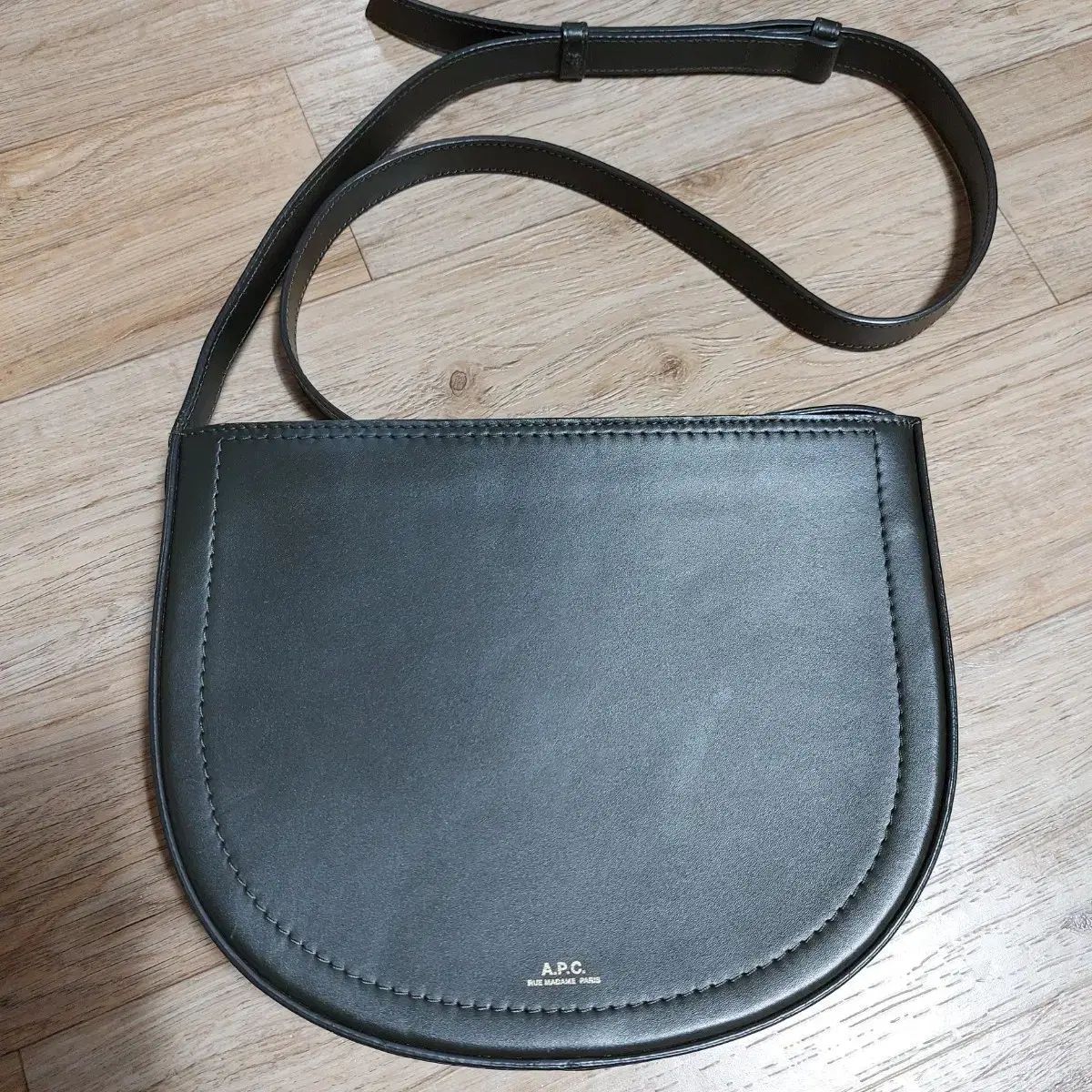 A.P.C. アー・ペー・セー クロスバック apc バッグ