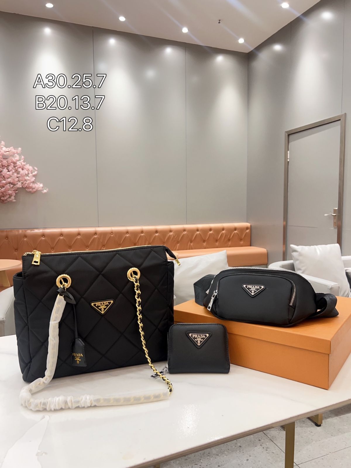 [本日特価] TOP New 2025 高品質3点セット - Lv Hobo アンダーアームチェーンバッグ + Prada ウエストバッグ + 財布 本日限定特別割引！[本日特価|新品未使用品]