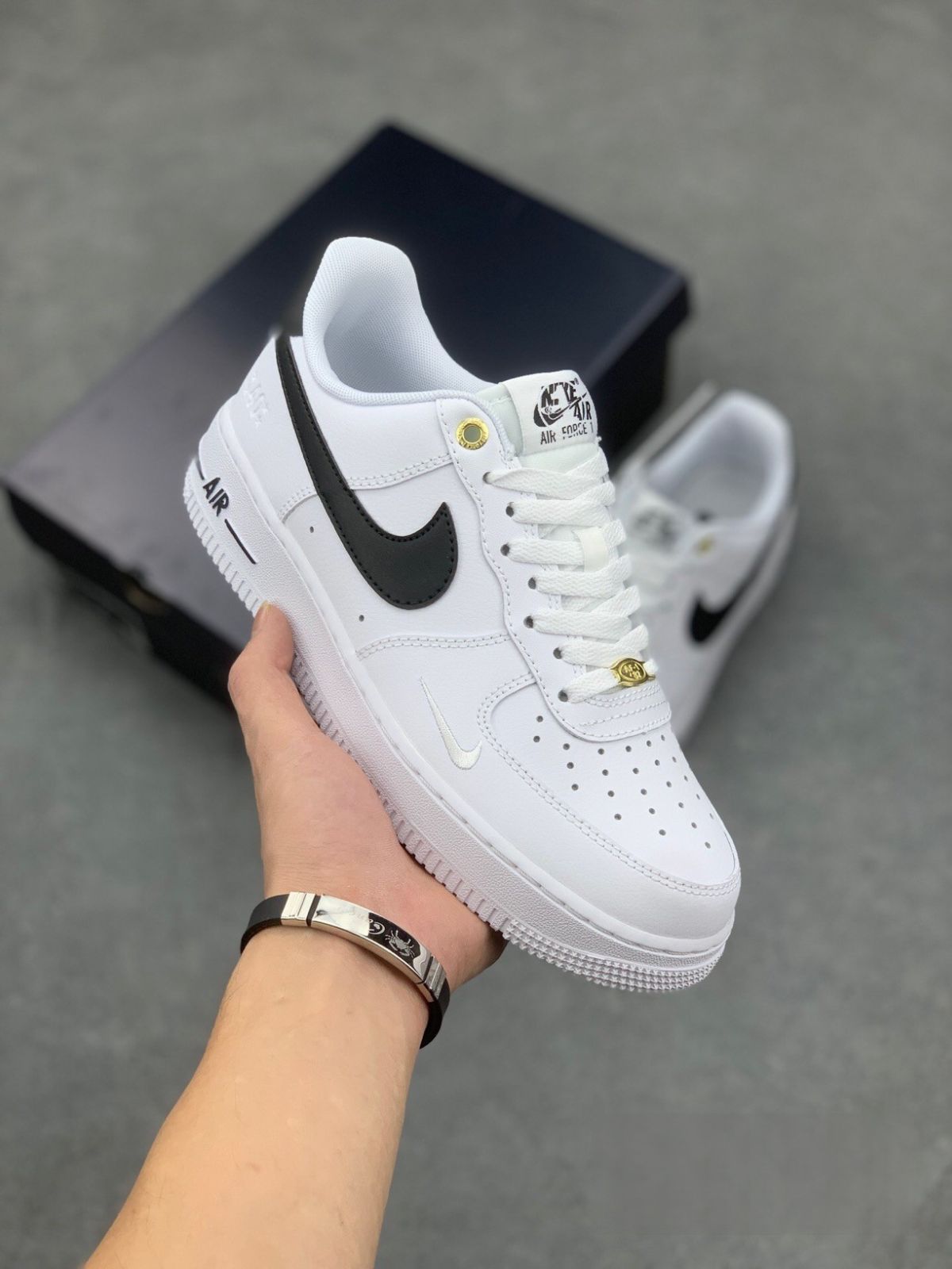 お値下げしました??即購入新品箱付?? Nike Air Force 1 Low '07 LV8 40th Anniversary White Black ナイキ