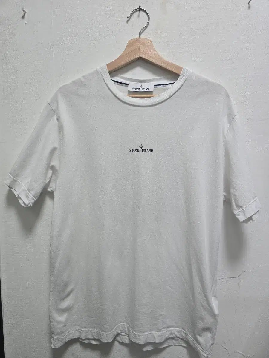 STONE ISLAND ストーンアイランド 半袖Tシャツ 白