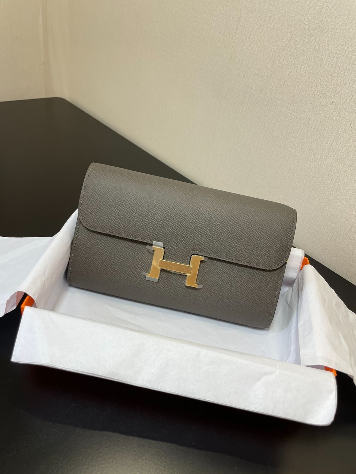 エルメス constance to go ピューターグレーゴールドバックル付きレディースクロスボディバッグ