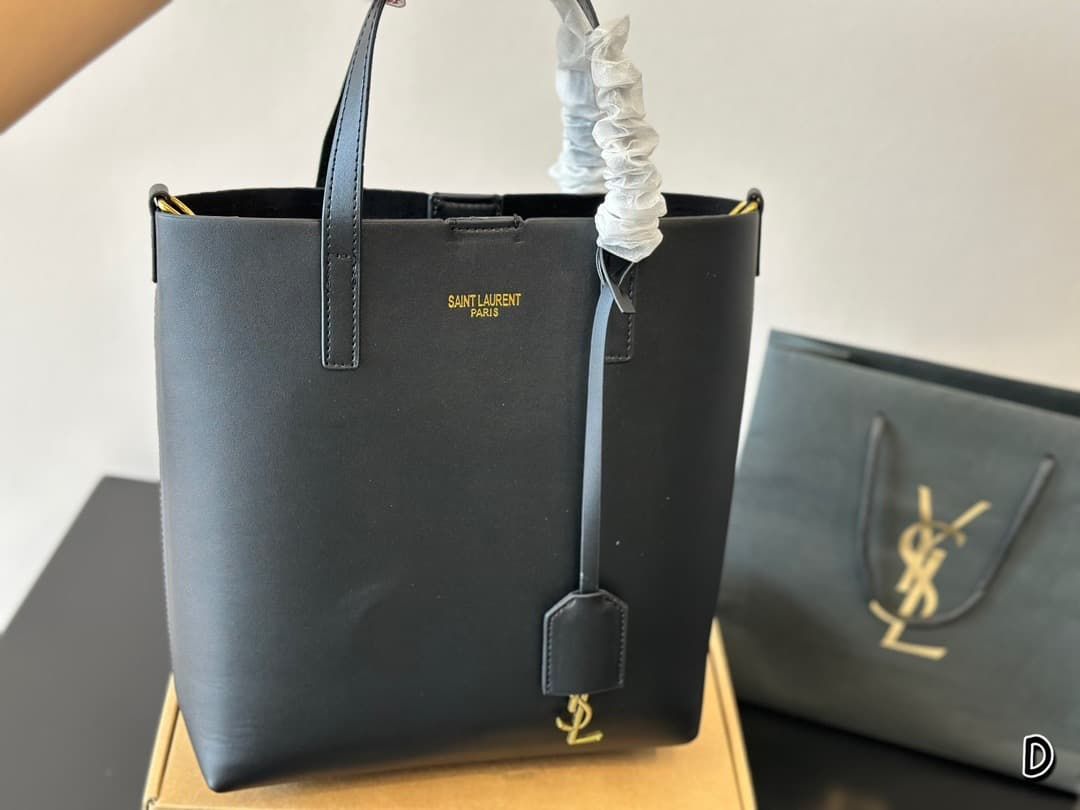 YSLサンローランの控えめでシンプルな女性用通勤バッグ