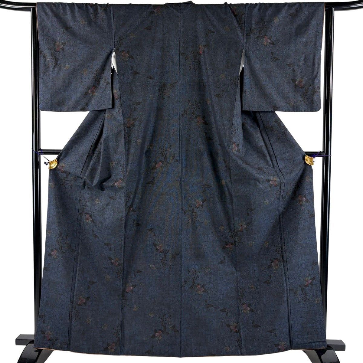 【美品】 大島紬 身丈163cm 裄丈64.5cm M 袷 純泥染 証紙 草花 濃紺 正絹 秀品 【中古】