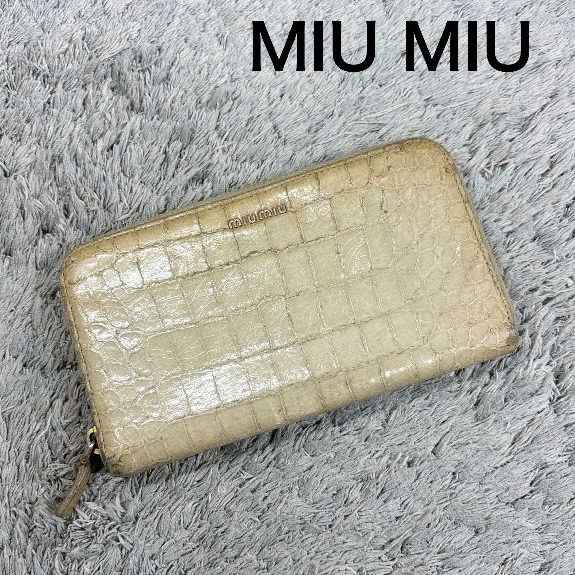 MIU MIU ミュウミュウ 長財布 型押し レザー ラウンドファスナー