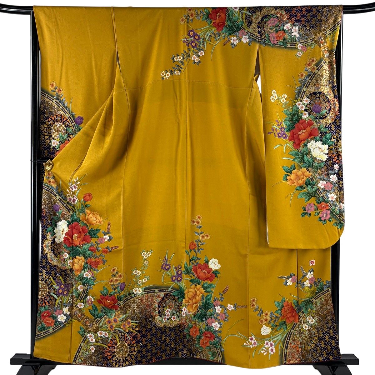 振袖 身丈158.5cm 裄丈66cm M 袷 落款 草花 華文 刺繍 箔 山吹茶色 正絹 秀品 【中古】