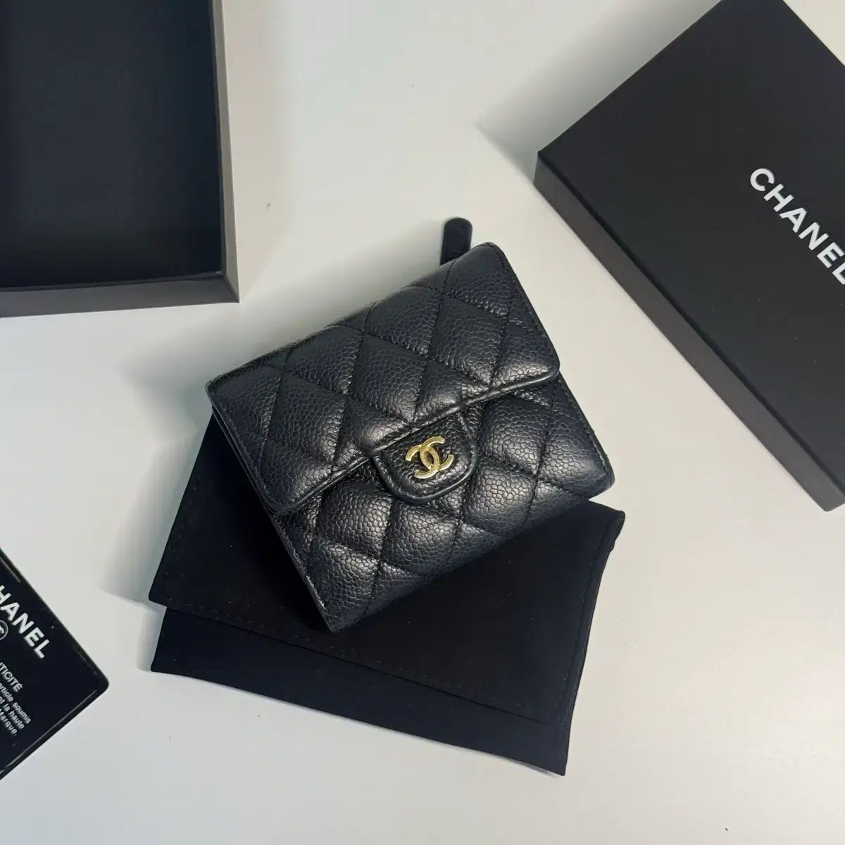 正規品 CHANEL Classic キャビア 3段 財布