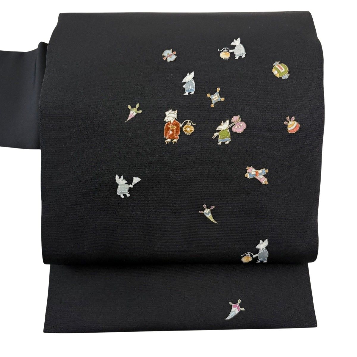 名古屋帯 秀品 キツネ 宝尽くし 刺繍 金彩 黒 正絹 【中古】