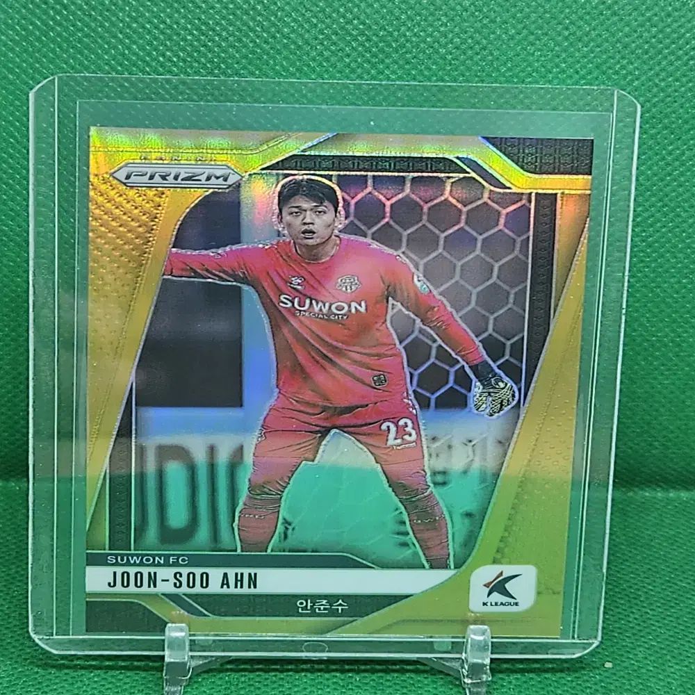 2025 Panini Prizm パニーニ プリズム Kリーグ アン・ジュンス(SUWON FC) GOLD プリズム カード (04/10)