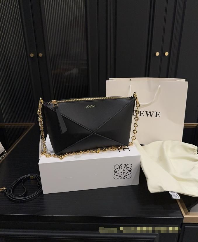 LOEWE チェーンショルダーバッグ ブラック
