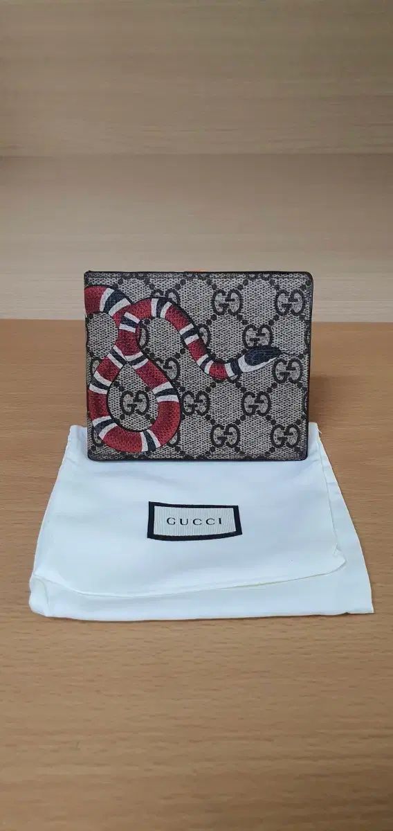 グッチ スネーク 二つ折り財布/財布 正規品 A級 (鑑定済)
