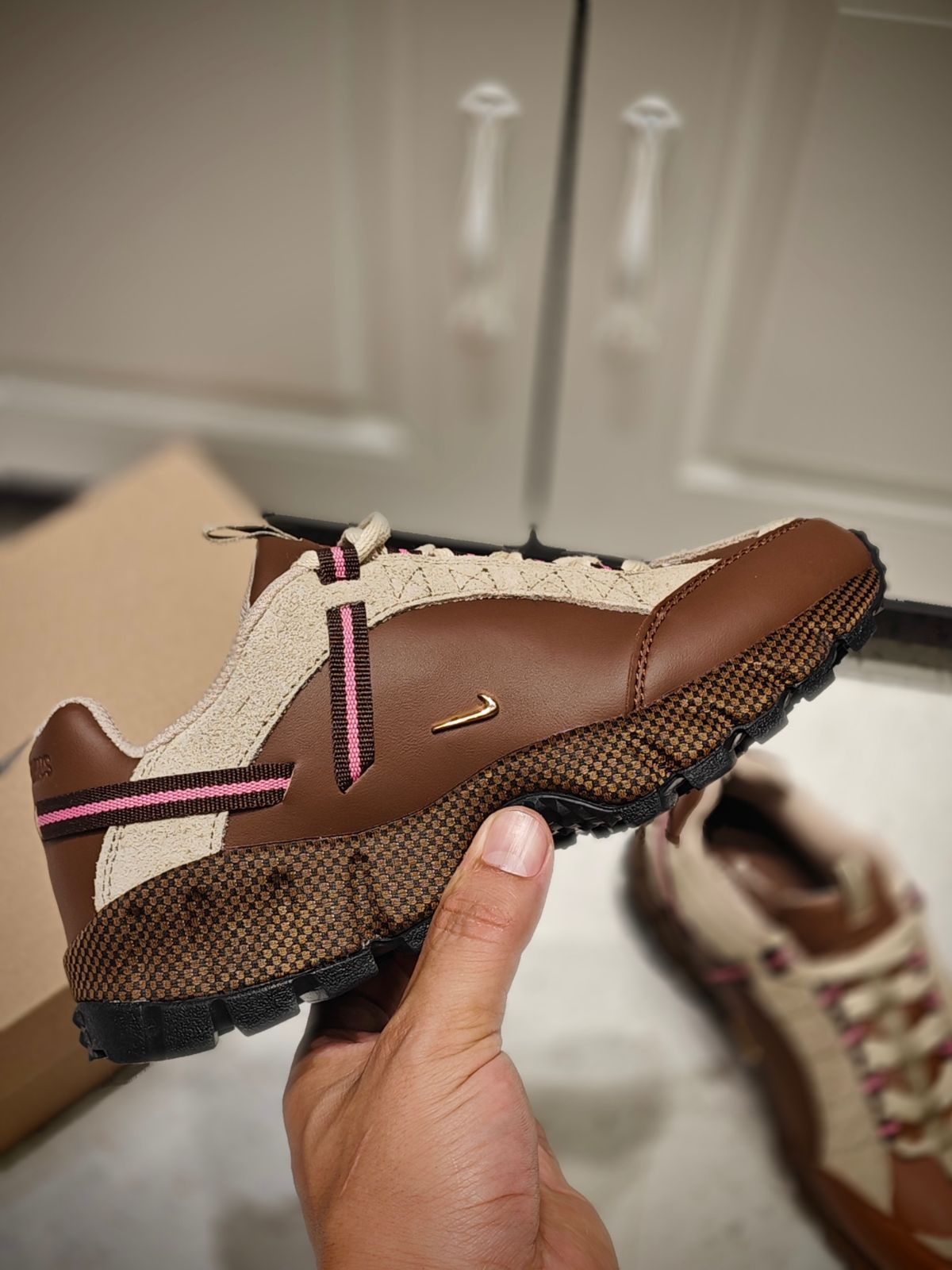 JACQUEMUS × Nike Air Humara LX - メルカリ