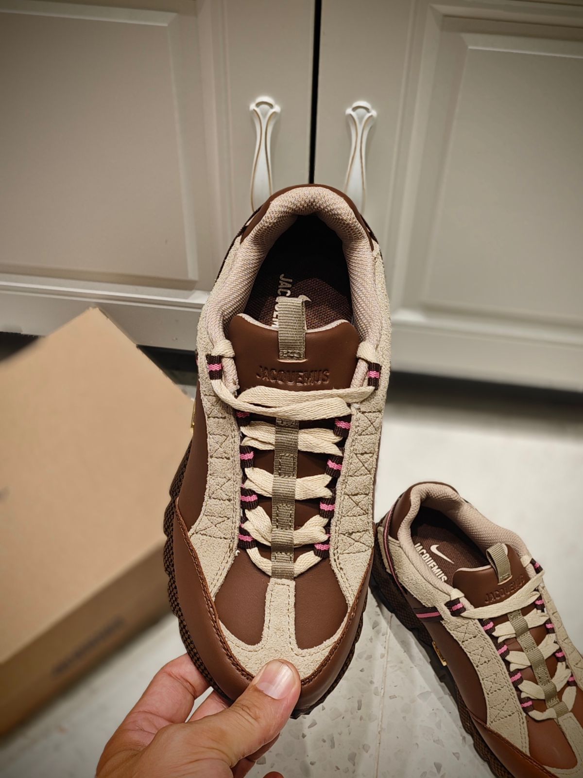 JACQUEMUS × Nike Air Humara LX - メルカリ