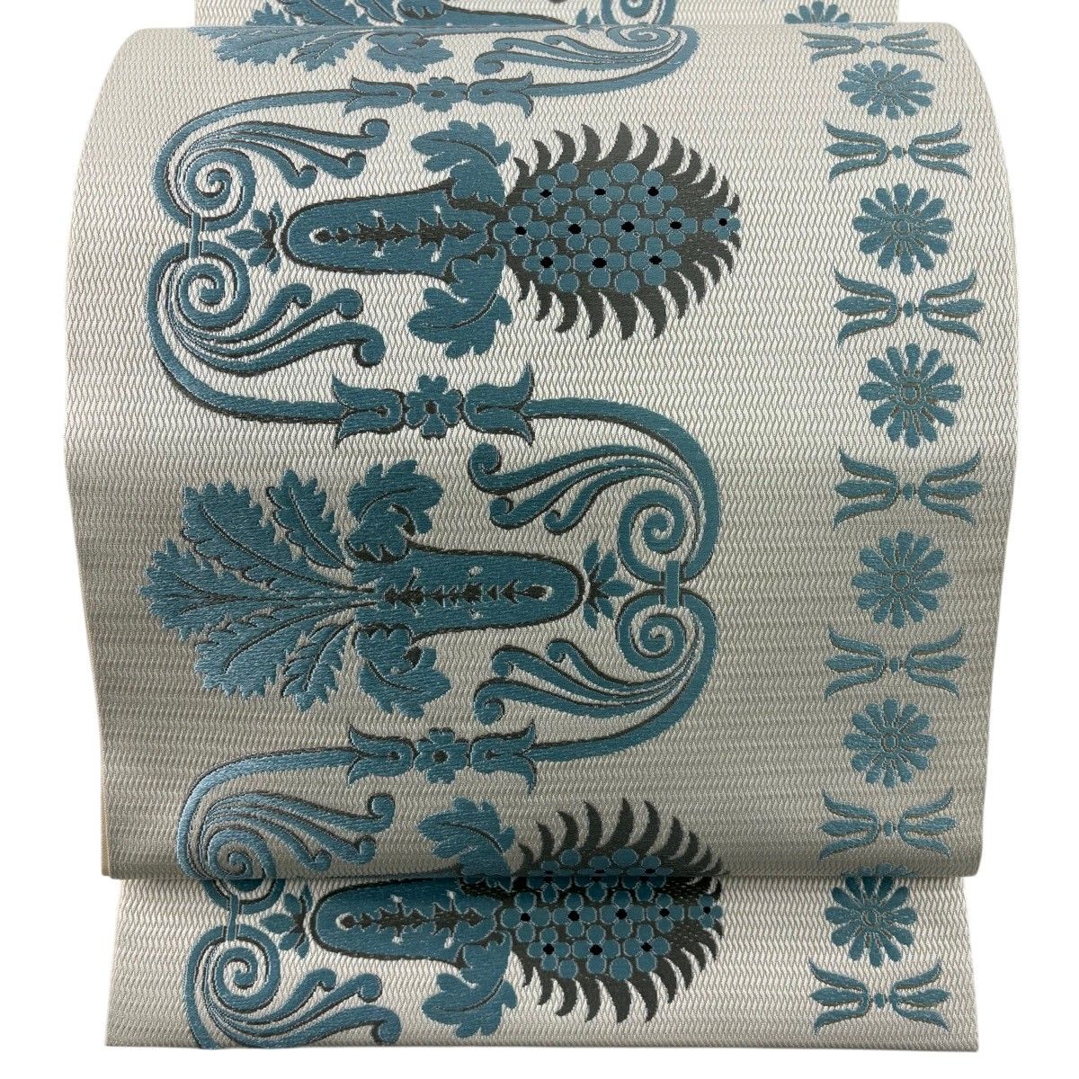 【美品】 袋帯 逸品 洛風林 落款 草花 幾何学模様 刺繍 クリーム 六通 正絹 【中古】