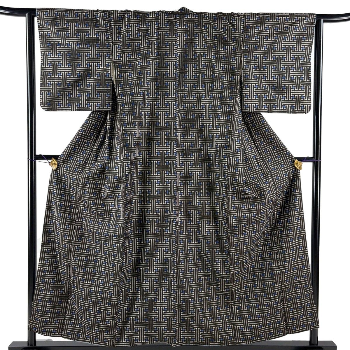 紬 身丈155.5cm 裄丈63cm S 袷 幾何学模様 焦茶色 正絹 名品 【中古】