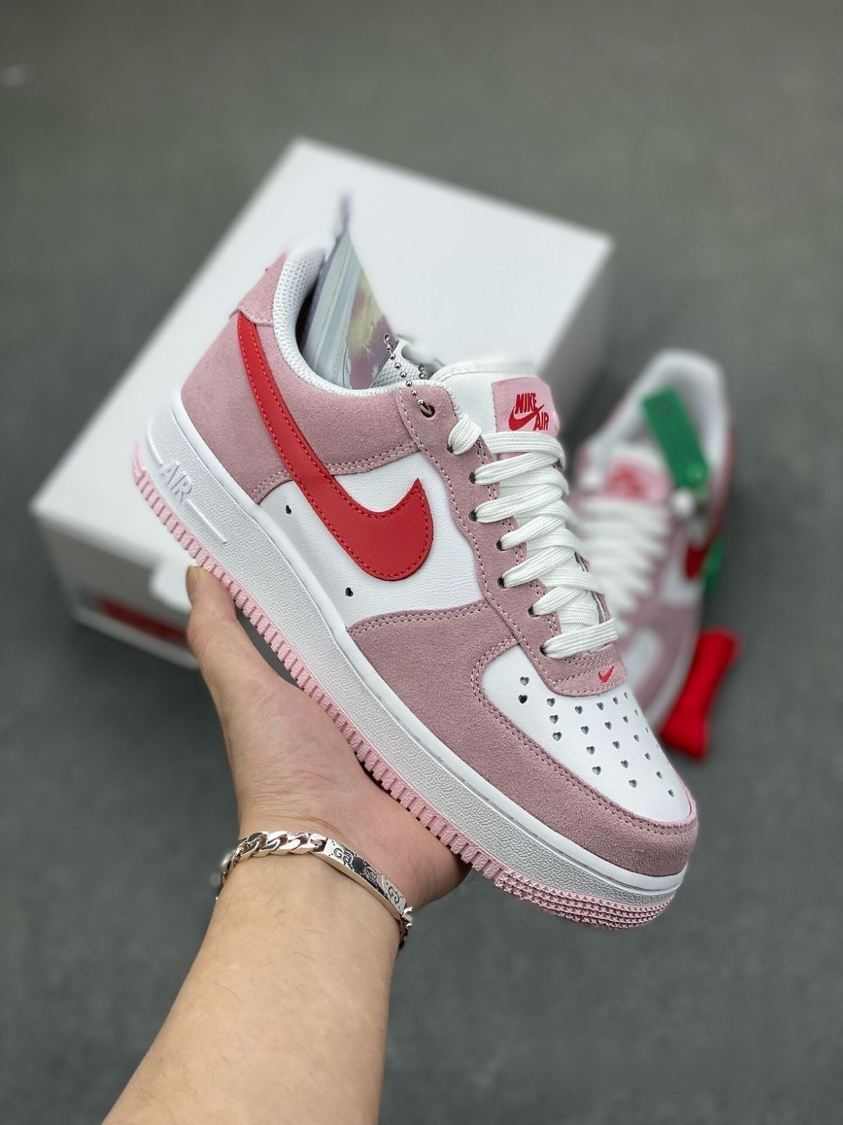 ?大特価?新品箱付 未使用 NIKE AIR FORCE 1 '07 QS “valentines day” 男女兼用
