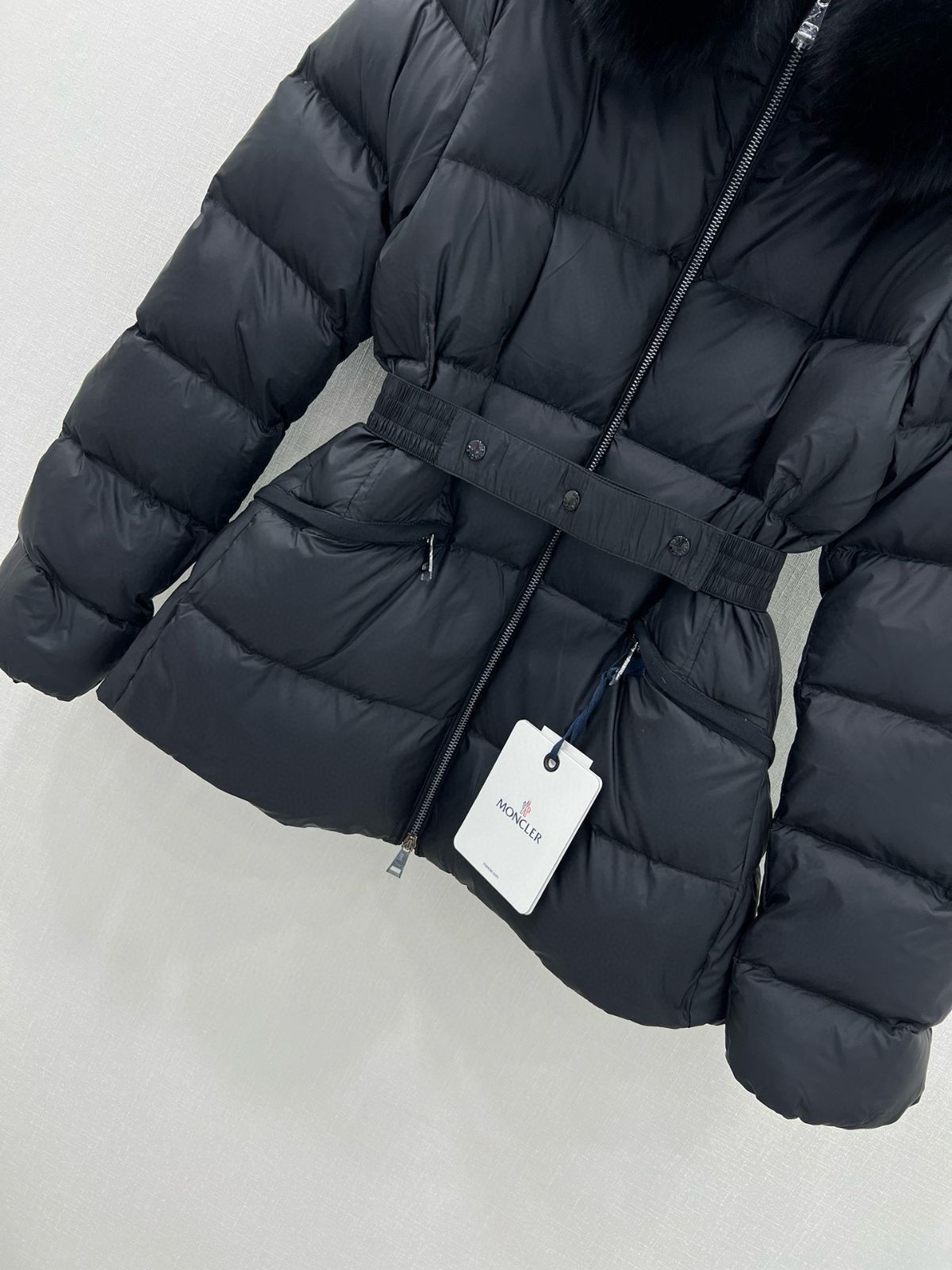 MONCLERモンクレール 黒 ダウンジャケット フード付き ウエストベルト 