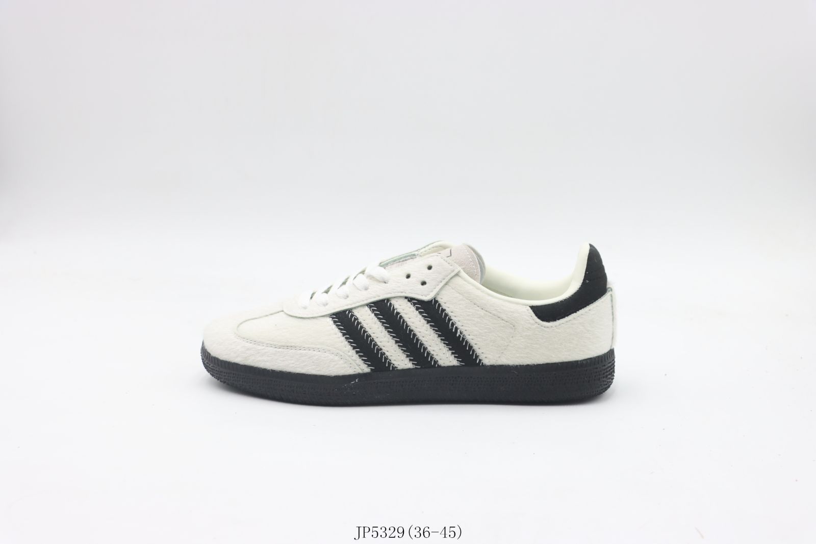 【今日特価】アディダス Adidas のスケートシューズ 白黒 JP5329