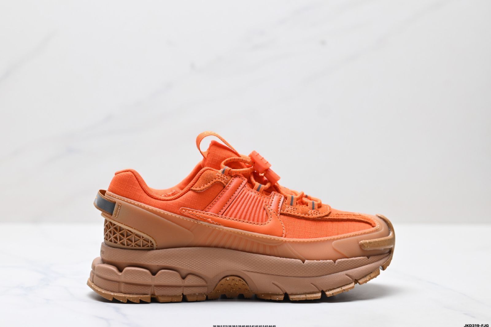 【今日特価】ナイキ Nike Zoom Vomero Roam マラソン レトロ ランニング ファイブ ジェネレーションズ カジュアル スポーツ ジョギング シューズ 送料無料 在庫限定セール価格！