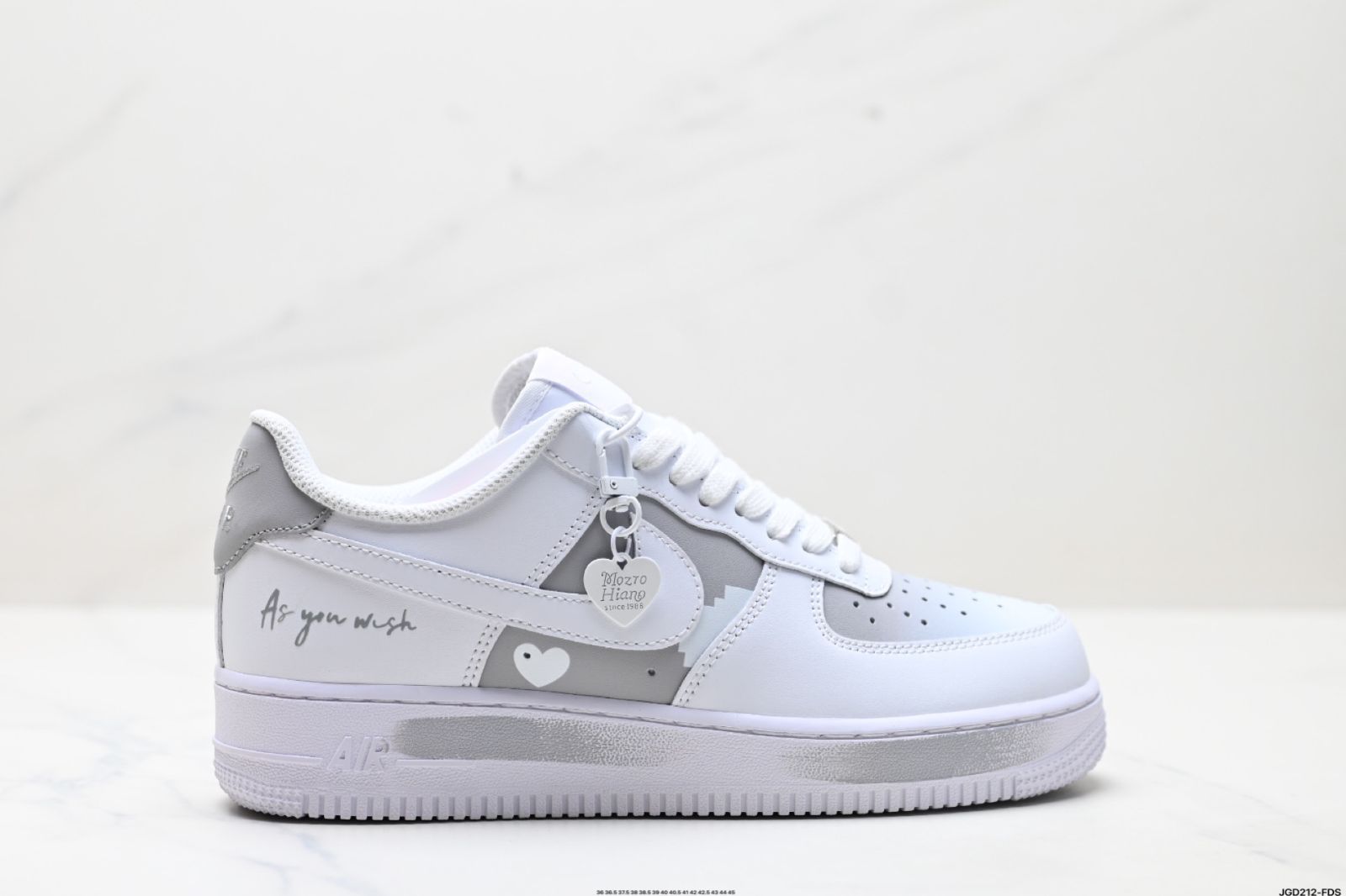NIKE AIR FORCE 1 ‘07 LV8 / ナイキ エア フォース 1 ‘07 LV8