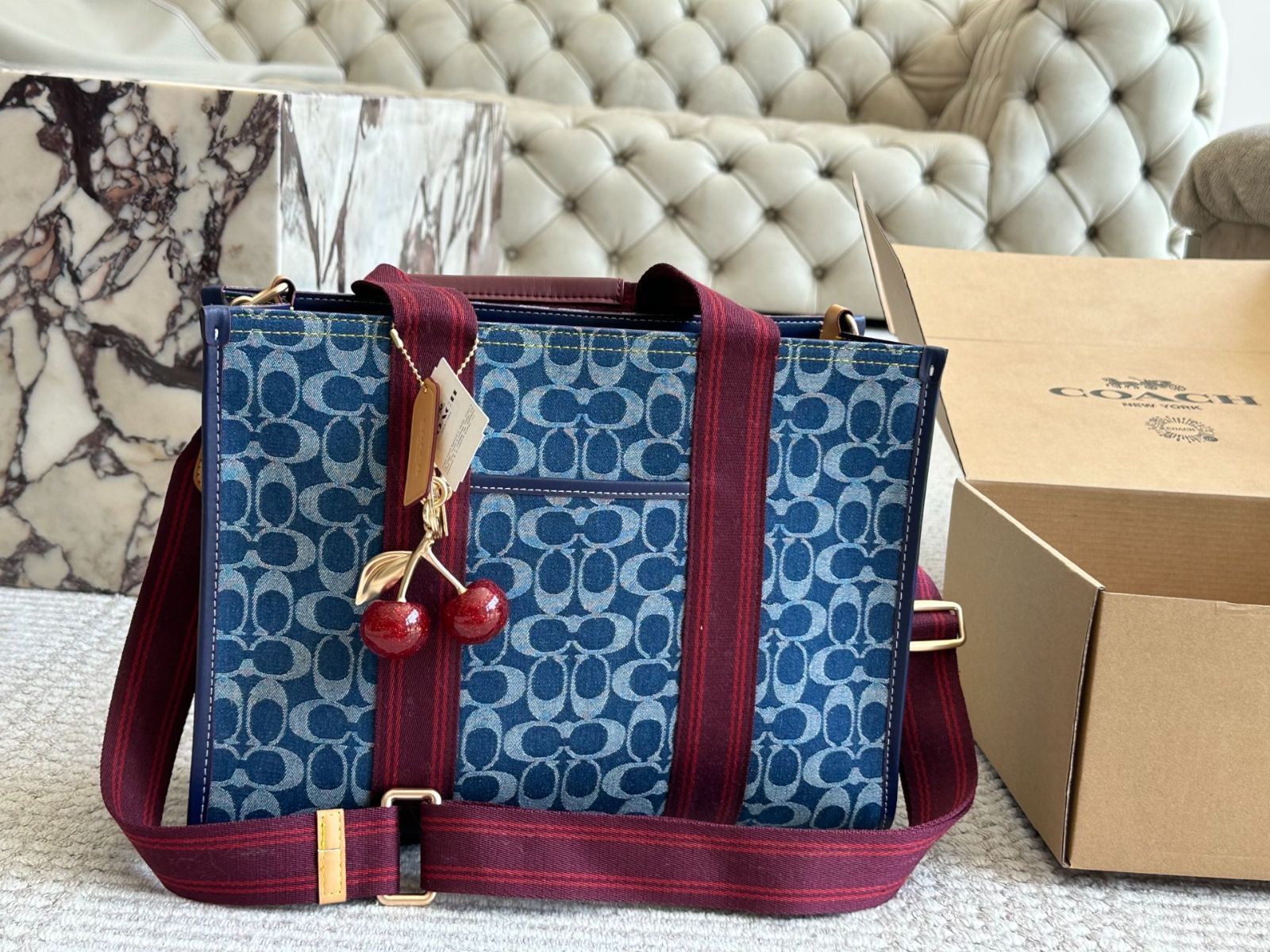 【今日特価】Coach Classic Logo Canvas Tote Bag クラシックロゴキャンバストートバッグ
