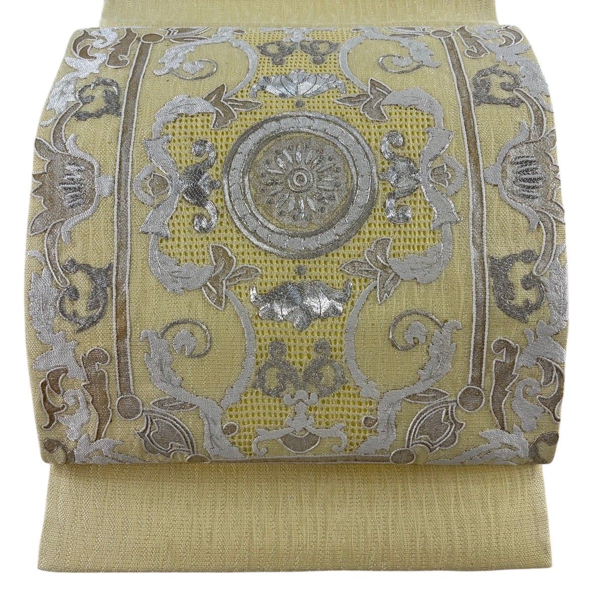 【美品】 袋帯 秀品 華文 唐草 刺繍 銀彩 薄黄 お太鼓柄 正絹 【中古】
