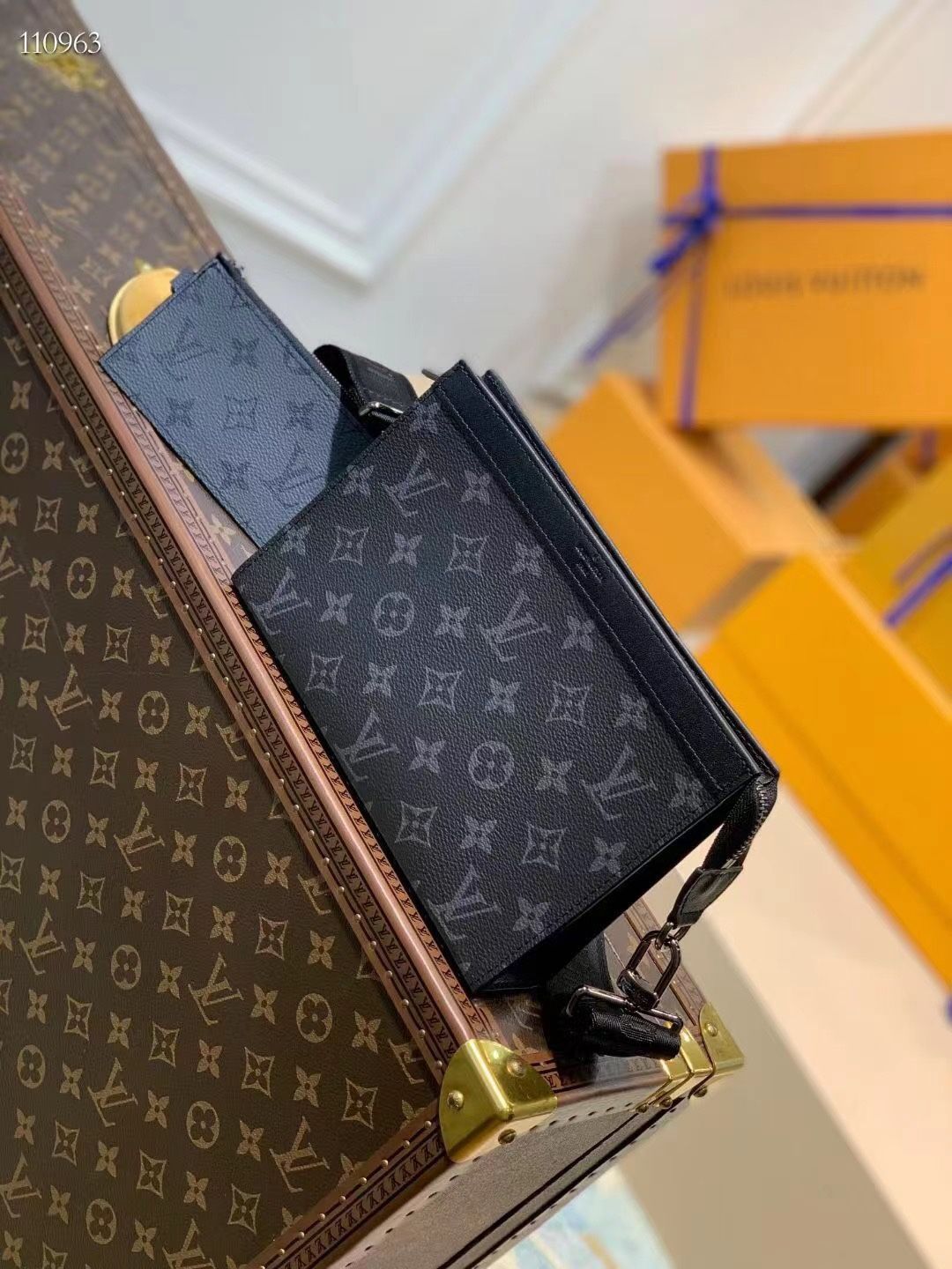 【本日限定特価】ルイヴィトン LV ガストン ウェアラブルウォレット 22×14.5×4.5cm モノグラムエクリプスリバース [本日特価|新品未使用品]