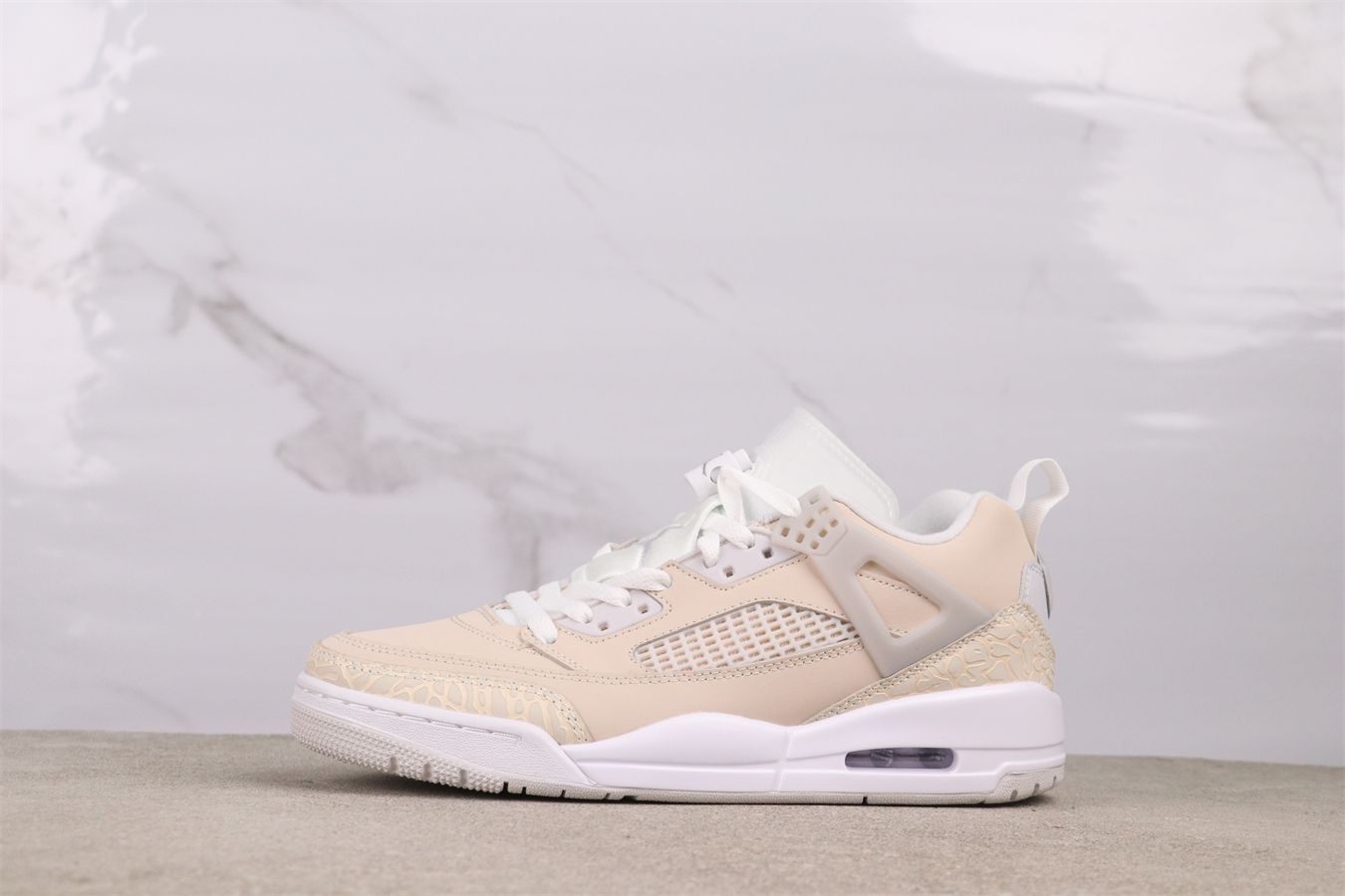 【今日特価】ジョーダン（ナイキ）JORDAN SPIZIKE LOW HV6528 - 100 ライトブラウ