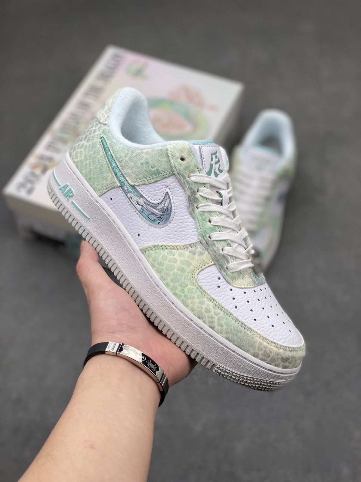 お値下げしました??即購入新品箱付?? Nike AIR FORCE1'07 LOW 男女兼用 ナイキ