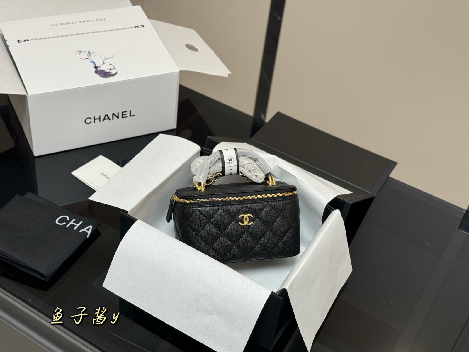 【今日特価】Chanel Handle Makeup Case ハンドルメイクアップケース