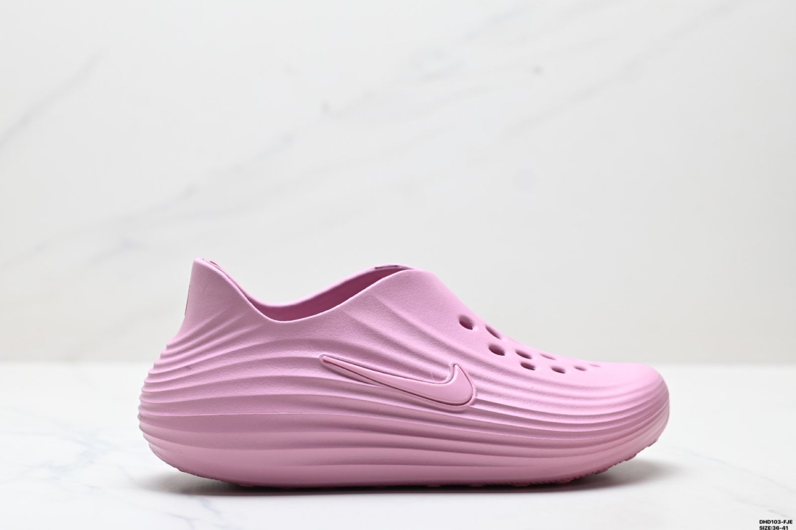 Nike ReactX REJUVEN8（ナイキ リアクト X レジュベン 8）　ナイキ シンプルで快適なドームシューズ