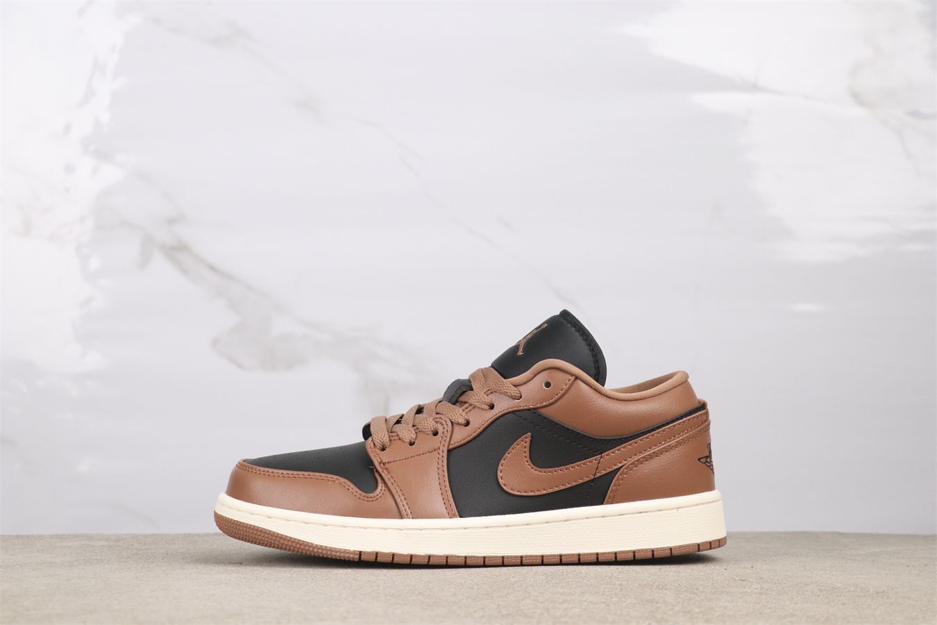 【今日特価】Air Jordan DC0774-021 エアジョーダン DC0774-021 ブラック & ブラウン