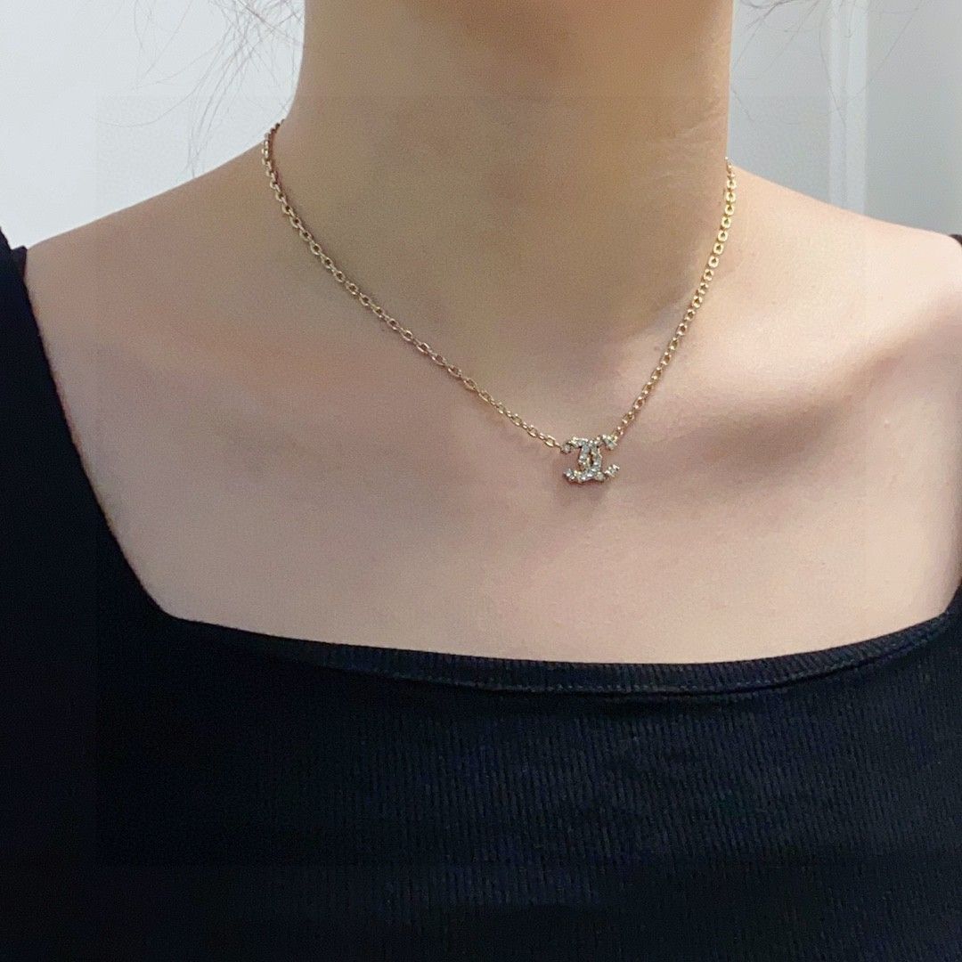 【今日特価】Chanel 最新ダブル C シャンパンゴールド ダイヤ ペンダントネックレス 送料無料