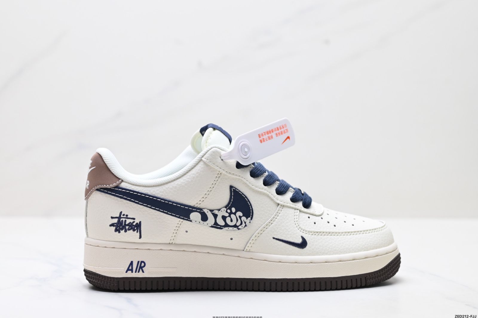 Nike（ナイキ）Air Force 1‘07 LV8 オリジナル型紙・オリジナル打ち合わせで純正ロートップエアフォースワンモデルを再現
