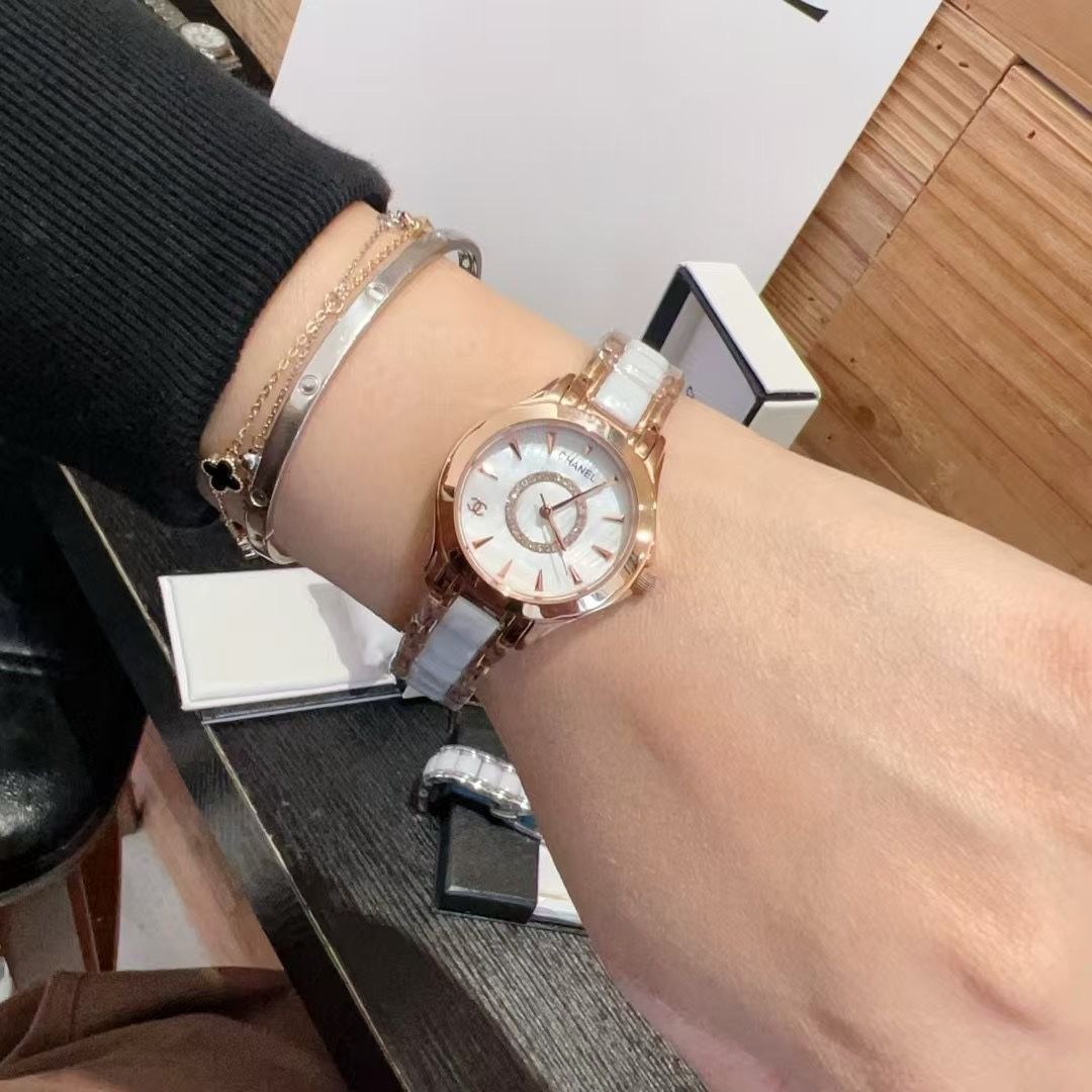 CHANEL シャネル レディース腕時計 30mm|ダイヤモンドケース×セラミックベルト|本日限定特価新品未使用 CHANEL シャネル レディース腕時計 30mm|ダイヤモンドケース×セラミックベルト|本日限定特価新品未使用