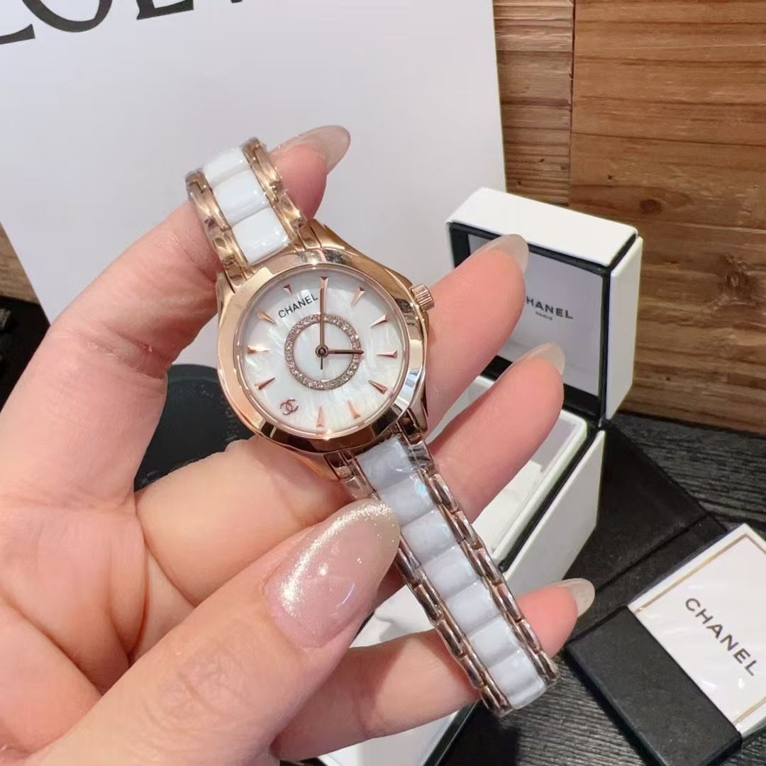 CHANEL シャネル レディース腕時計 30mm|ダイヤモンドケース×セラミックベルト|本日限定特価新品未使用 CHANEL シャネル レディース腕時計 30mm|ダイヤモンドケース×セラミックベルト|本日限定特価新品未使用