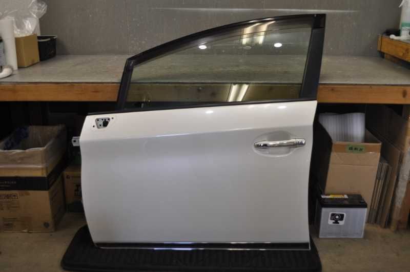 左 前 フロント ドアパネル ヒンジ付 070 白 (ZVW30) プリウス Gツーリング 前期 67002-47070 s024991J